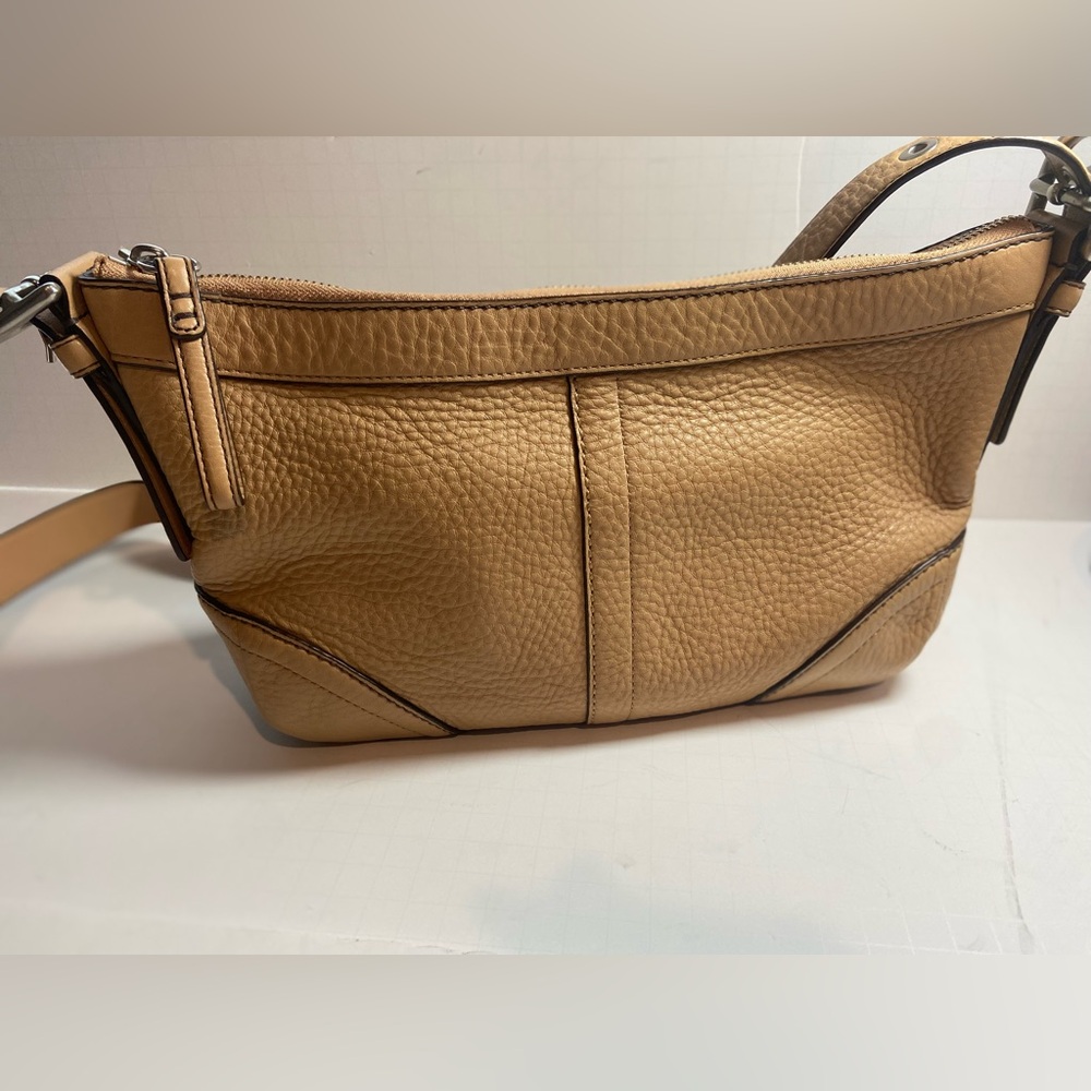 Coach~Vintage~Madison~Tan~Soft
Pebbled Leather~Shoulder Bag~Top Zipper Closure - Picture 4 of 14
